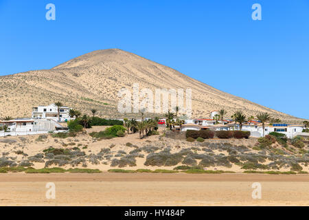 Blick auf das kleine Dorf am Sotavento Strand Jandia Peninsula, Fuerteventura, Kanarische Inseln, Spanien Stockfoto