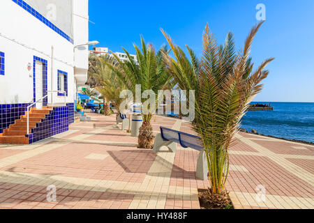 Promenade entlang Ozean im Fischerdorf Las Playitas an der südlichen Küste von Fuerteventura, Kanarische Inseln, Spanien Stockfoto