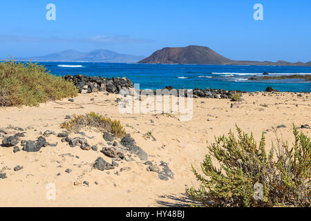 Blick auf die Insel Lobos vom Beach in Corralejo, Fuerteventura, Kanarische Inseln, Spanien Stockfoto