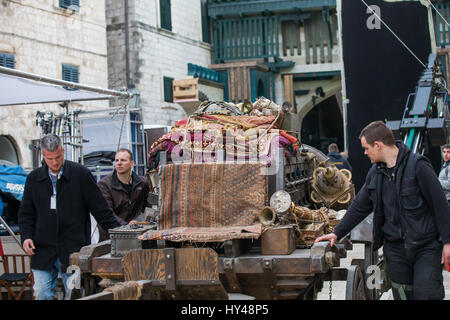 "Robin Hood: Origins schließt Teil der Hauptstraße in Dubrovnik zu Filmszenen wo: Dubrovnik, Kroatien bei: 28. Februar 2017 Credit: WENN.com ** nur verfügbar für die Veröffentlichung in UK, USA, Deutschland, Österreich, Schweiz ** Stockfoto