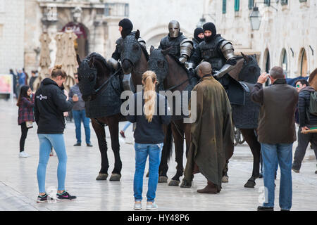 "Robin Hood: Origins Produktion schließt Teil der Hauptstraße in Dubrovnik zu Filmszenen wo: Dubrovnik, Kroatien bei: 28. Februar 2017 Credit: WENN.com ** nur verfügbar für die Veröffentlichung in UK, USA, Deutschland, Österreich, Schweiz ** Stockfoto