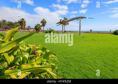 Skulptur im öffentlichen Park in Morro Jable Urlaub Badeort, Fuerteventura, Kanarische Inseln, Spanien Stockfoto