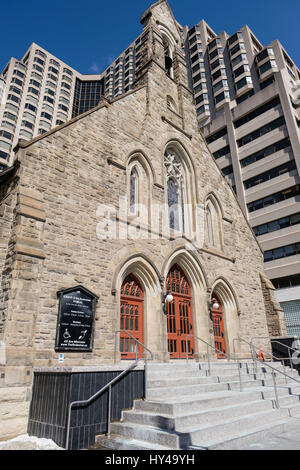 Die Kirche des Erlösers, eine anglikanische Kirche an der Ecke Avenue Road und Bloor Street West in Yorkville, Toronto, Ontario, Kanada. Stockfoto