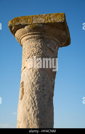 Nahaufnahme einer Spalte von Greco-römische Ruinen des Emporda, Costa Brava, Katalonien, Spanien Stockfoto