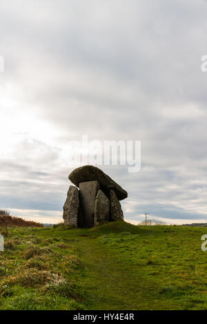 Trethevy Quoit oder das Riesen-Haus. Liskeard, Cornwall, England, Vereinigtes Königreich. Exemplar an Spitze. Stockfoto