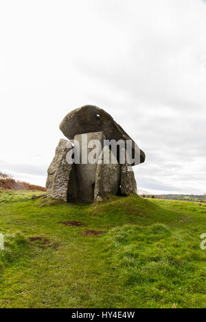 Trethevy Quoit oder das Riesen-Haus. Liskeard, Cornwall, England, Vereinigtes Königreich. Exemplar an Spitze. Stockfoto