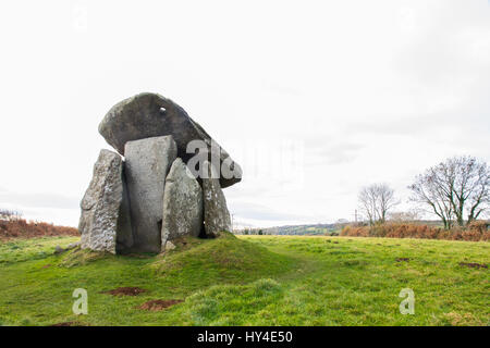 Trethevy Quoit oder das Riesen-Haus. Liskeard, Cornwall, England, Vereinigtes Königreich. Exemplar nach rechts. Stockfoto