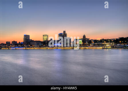 Hamburg, Deutschland, Europa, Stadt, Städte, Stadt, Städte, abends, Abend, Abenddämmerung, Abendlicht, Hamburger, Hafen, Hafen-Skyline, die Elbe, Elbu Stockfoto