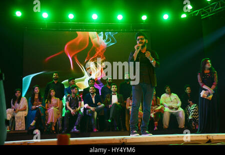 Lahore, Pakistan. 1. April 2017. Pakistanische Künstler auf der Bühne während der Alhamra Durchführung unplugged season1 (Music for Peace) von Alhamra Arts Council organisiert. Bildnachweis: Rana Sajid Hussain/Pacific Press/Alamy Live-Nachrichten Stockfoto