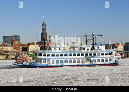 Fahrrad Steamboat Louisiana Star mit Eisgang im Hamburger Hafen, Hamburg, Germany, Raddampfer Louisiana Star Bei Eisgang Im Hamburger Hafen, De Stockfoto