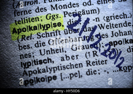 Das Wort Apokalypse in einem Wörterbuch und das Datum 21.12.2012, Das Wort Apokalypse in Einem Woerterbuch Und Datum 21.12.2012 Stockfoto