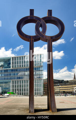 Korbmacher Skulptur in den Deich Tor Hallen in Hamburg, Deutschland, Europa, Koerber-Skulptur eine Den Deichtorhallen in Hamburg, Deutschland, Europa Stockfoto