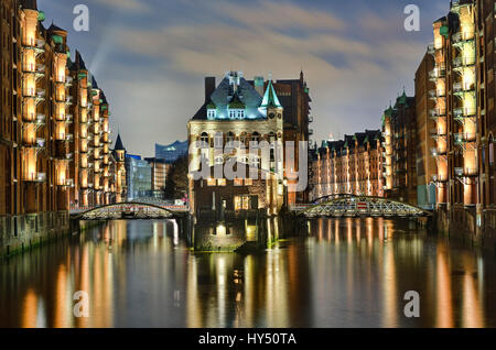 Wasser-Schlösschen zwischen den Kanälen in der Erinnerung Stadt Hamburg, Deutschland, Europa, Wasserschloesschen Zwischen den Fleeten in der Speicherstadt vo Stockfoto