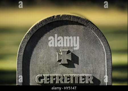 Soldat das Grab auf dem Friedhof waschechter in Hamburg, Deutschland, Europa, Soldatengrab Auf Dem Ohlsdorfer Friedhof in Hamburg, Deutschland, Europa Stockfoto