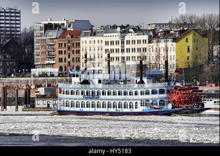 Fahrrad Steamboat Louisiana Star in die winterliche Hamburg Hafen, Deutschland, Europa, Raddampfer Louisiana Star Im Winterlichen Hamburger Hafen, Deutschlan Stockfoto