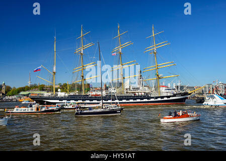 Parade der Hafengeburtstag mit der großen Segler, Krusenschtern in Hamburg, Deutschland, Europa, Einlaufparade Zum Hafengeburtstag Mit Dem Finish Stockfoto