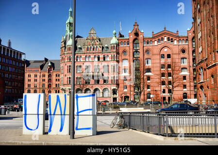 Kai Brooktor mit Hommage an Uwe Seeler in der Hafen City Hamburg, Deutschland, Europa, Brooktorkai Mit Hommage ein Uwe Seeler in der Hafencity von Ha Stockfoto