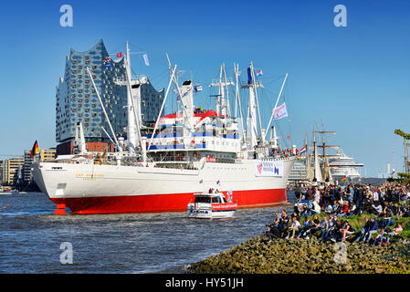 Abschließend das Museumsschiff Cap San Diego in Hamburg, Deutschland, Europa, Einlaufparade Zum Hafengeburtstag Mit Dem Museen Parade für den Hafengeburtstag Stockfoto