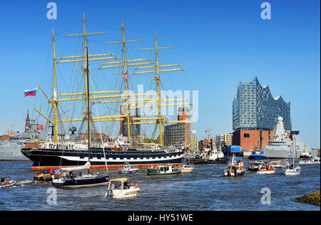 Parade der Hafengeburtstag mit der großen Segler, Krusenschtern in Hamburg, Deutschland, Europa, Einlaufparade Zum Hafengeburtstag Mit Dem Finish Stockfoto