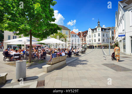 Shopping street sächsischen Tor im Bergdorf, Hamburg, Deutschland, Europa, Einkaufsstra? e Sachsentor in Bergedorf, Deutschland, Europa Stockfoto