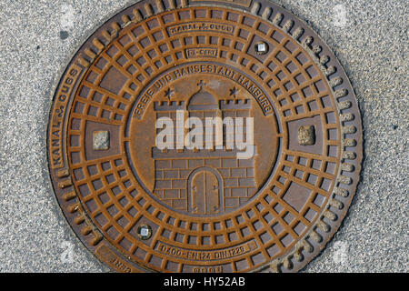 Kanal Deckel mit Hamburg-Wappen in Hamburg, Deutschland, Europa, Kanaldeckel Mit Hamburg-Wappen in Hamburg, Deutschland, Europa Stockfoto