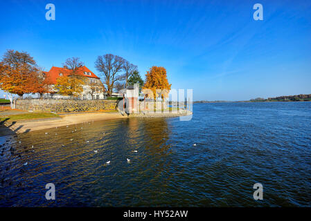 Zollenspieker Fähre Bootshaus an der Elbe in Kirchwerder, 4 und sumpfige Land, Hamburg, Deutschland, Europa, Zollenspieker Faehrhaus an der Elbe in Kirchwe Stockfoto