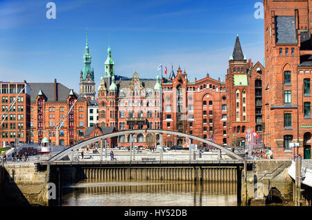 Brooktorhafen mit Blick auf die Speicher-Stadt in Hamburg, Deutschland, Europa, Brooktorhafen Mit Blick Auf Die Speicherstadt in Hamburg, Deutschland, Europa Stockfoto