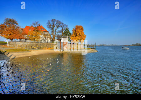 Zollenspieker Fähre Bootshaus an der Elbe in Kirchwerder, 4 und sumpfige Land, Hamburg, Deutschland, Europa, Zollenspieker Faehrhaus an der Elbe in Kirchwe Stockfoto