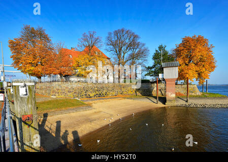 Zollenspieker Fähre Bootshaus an der Elbe in Kirchwerder, 4 und sumpfige Land, Hamburg, Deutschland, Europa, Zollenspieker Faehrhaus an der Elbe in Kirchwe Stockfoto