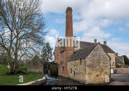 Malerische Aussicht auf Lower Slaughter Dorf in den Cotswolds Stockfoto