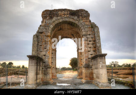 Roman Arch von Caparra, (1. / 2. Jahrhundert n. Chr.). Kreuzung alte Stadt Ruinen in Silberstraße Stockfoto