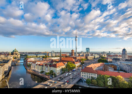 Blick auf Dom, Spree, Fernsehturm, Alex, Nikolai Viertel, Alexanderplatz, Berlin-Mitte, Berlin, Deutschland Stockfoto