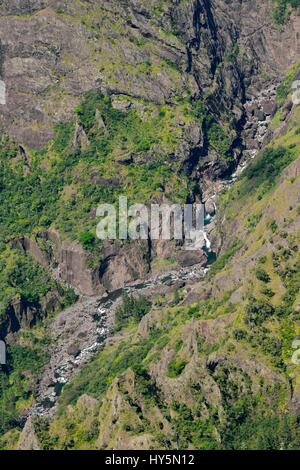 Bergfluss Rivière des Galets, gesehen von La Brèche Lookout, Cirque de Mafate, Insel La Réunion, Frankreich Stockfoto