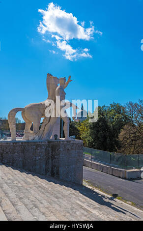 Rom, Italien - "Palazzo della Civiltà Italiana" im Stadtteil EUR, wissen auch als Quadrat Colosseum Symbol Gebäude der neuen Klassik und faschistischen ist ein Stockfoto