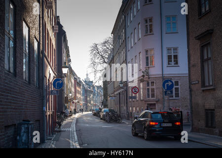 19. Jahrhundert klassizistische Bauten säumen die Straßen der historischen Stadt alt Kopenhagen, Dänemark Stockfoto