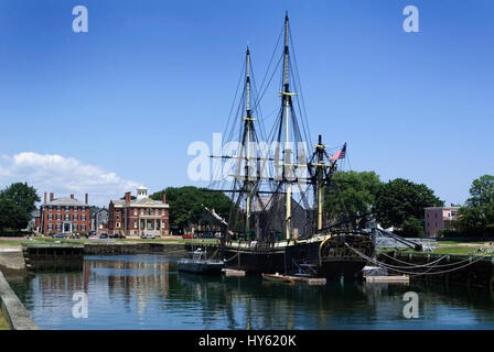 SALEM NATIONAL HISTORIC SITE - "Freundschaft von Salem" an der Pier der Freundschaft von Salem ist eine 171-Fuß-Nachbildung des ein Ostindienfahrer 1797, Baujahr Stockfoto