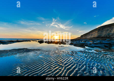 Sonnenuntergang in Dunraven Bay, Vale of Glamorgan, Süd-Wales. Stockfoto