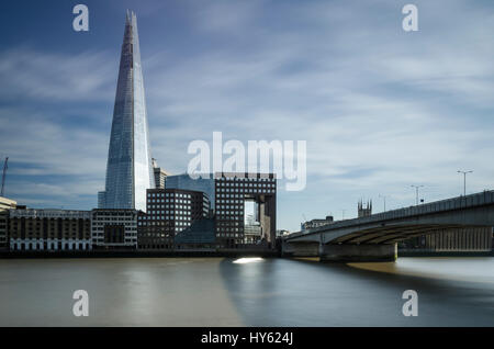 Lange Exposition der Shard & London Bridge Stockfoto