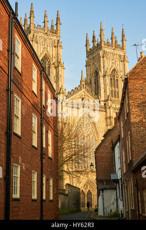 York, und dem historischen York Minster Türme über die Gebäude im Zentrum der Stadt. Stockfoto