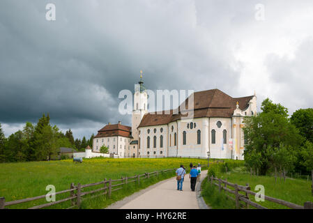 Steingaden, Deutschland - 5. Juni 2016: Schöne Aussicht auf die berühmte ovale Rokoko Wallfahrt Kirche von Wies, Bavaria, Germany. UNESCO-Weltkulturerbe Stockfoto