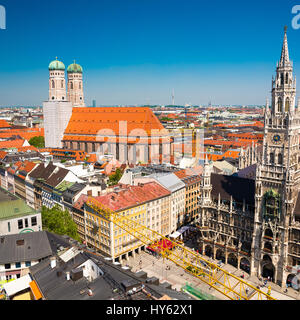 München, Deutschland - 7. Juni 2016: Luftaufnahme am Marienplatz Rathaus in München, Deutschland Stockfoto