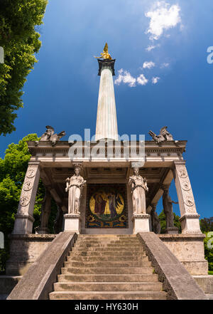 München, Deutschland - 7. Juni 2016: Denkmal und goldenen Engel des Friedens im Zentrum der Hauptstadt von Bayern. München, Deutschland. Stockfoto