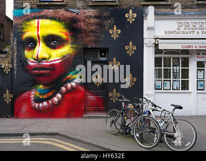 Dale Grimshaws Papua-Neu-Guinea Kunstwerk in der Hanbury Street Stockfoto