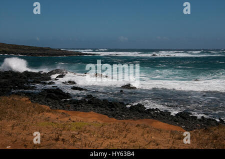 Direkt am Meer bei Ka Lae, auch bekannt als South Point, Hawaii. Stockfoto