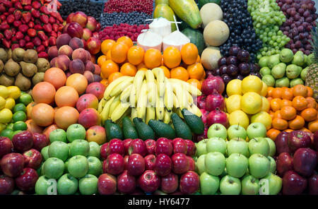 Frisch geerntete Sammlung von Bio-Obst als Hintergrund Stockfoto