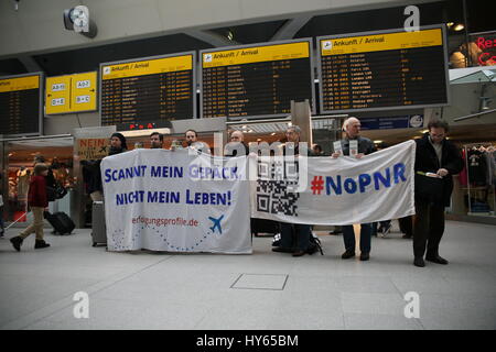 Berlin, Deutschland, 28. März 2015: Protest gegen PNR (Passenger Name Records) auf Flughäfen. Stockfoto