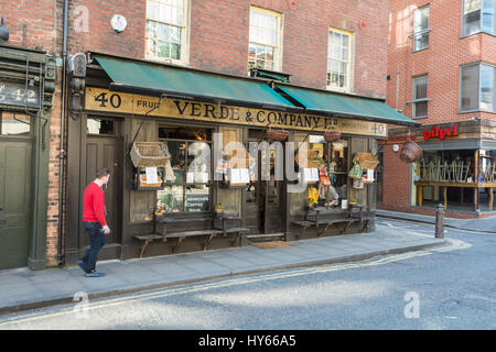 Verde & Company Ltd, Früchte Importeure, Spitalfields im East End von London, England, Vereinigtes Königreich Stockfoto