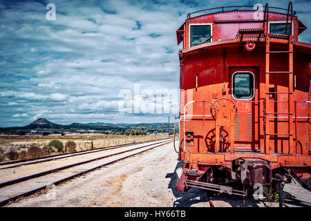 Die Rückseite von einem Dienstwagen sitzt auf einem Südbahn California. Stockfoto