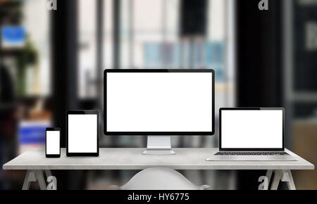 Mehrere Geräte für responsive Web-Site Promotion. Computer anzeigen, Laptop, Tablet und Smartphone mit weißen, isolierte Bildschirm. Büro im Hintergrund Stockfoto