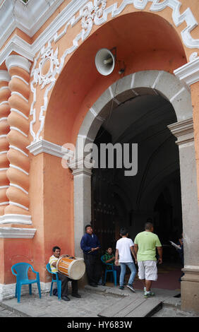 Alte Kirche, San Pedro Las Huertas während der Feier und fest, in der Nähe von Antigua Guatemala, Guatemala Stockfoto